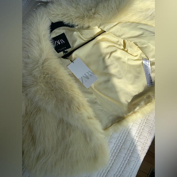 ZARA Brand New Faux Fur Coat - size Small ** Trend alert - Picture 8 of 9